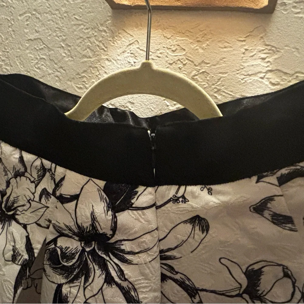 White House Black Market Black & White Floral Circle Skirt - Picture 4 of 6